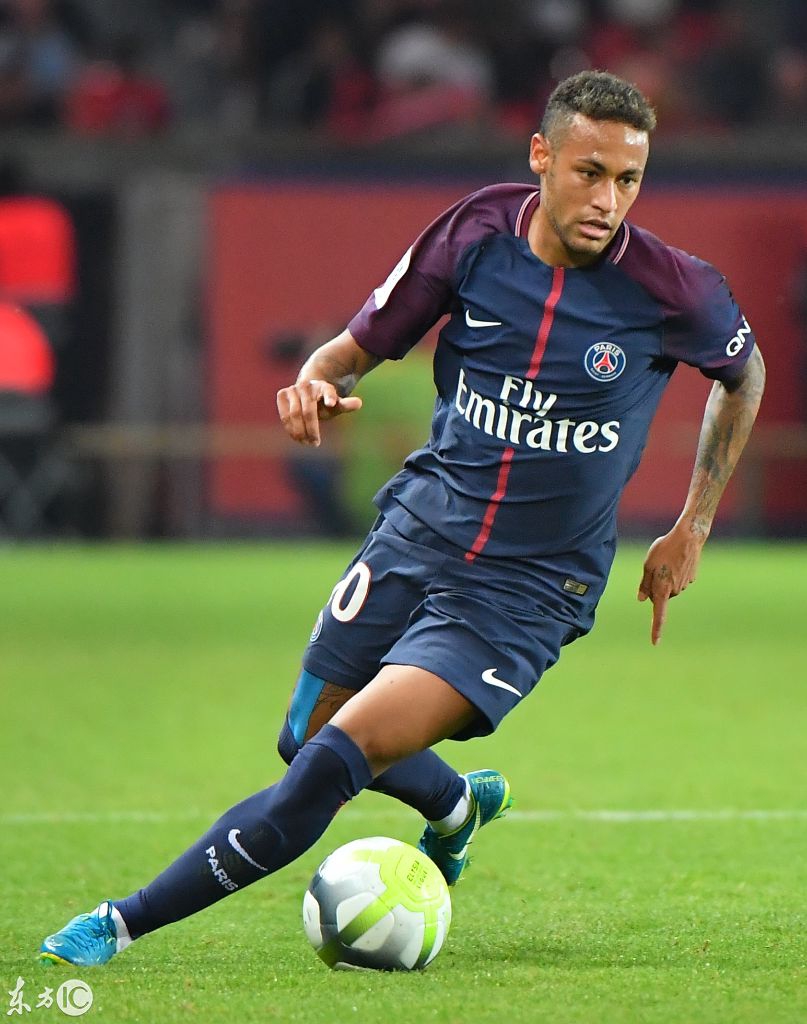 完美在线入口 -包含波尔图训练开放日，赛后完成体检引欢呼，法甲在即，更衣室氛围转暖的词条