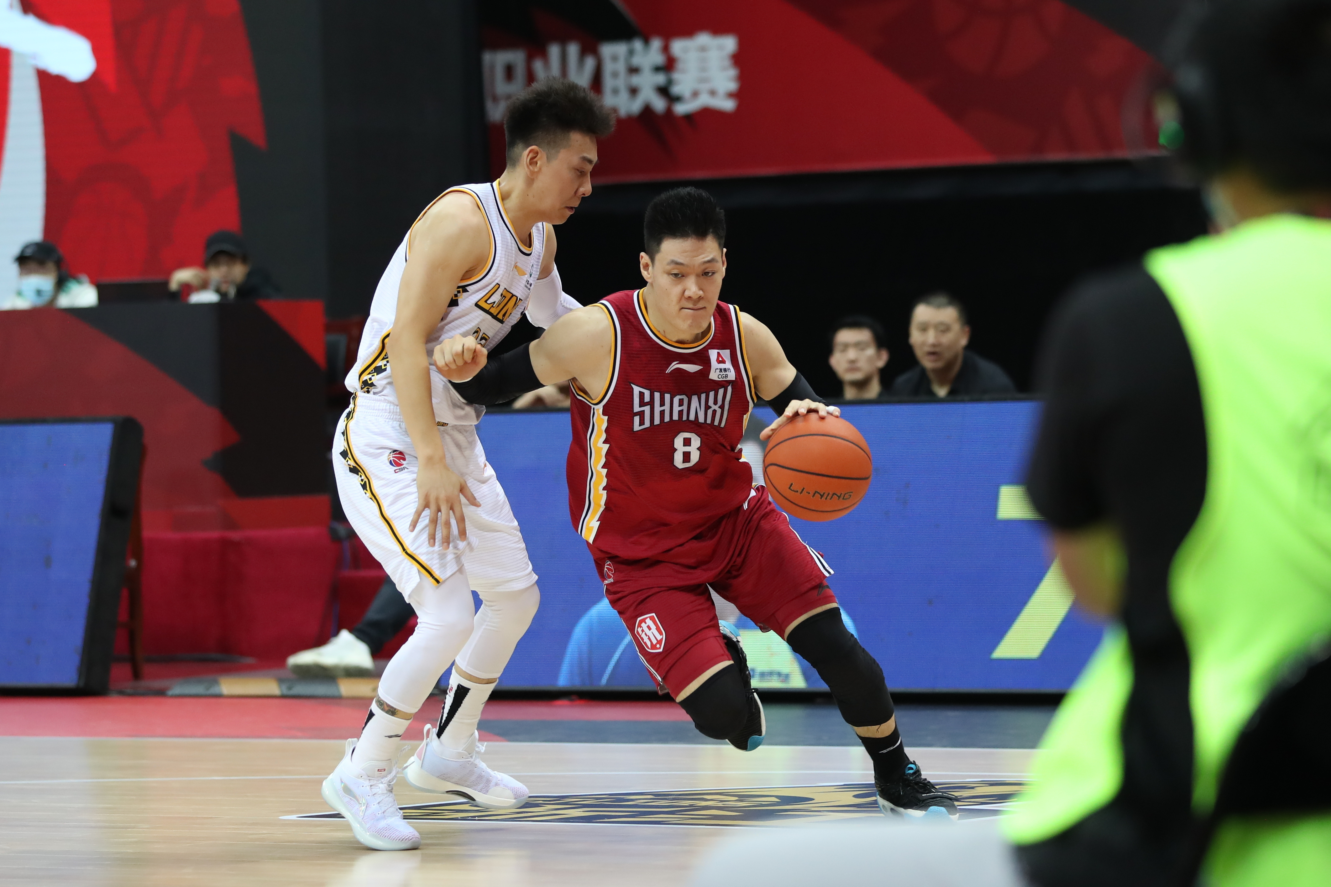 包含广厦男篮内部会议纪要流出——冲刺阶段状态回暖；全明星赛使命明确；更衣室氛围转暖的词条