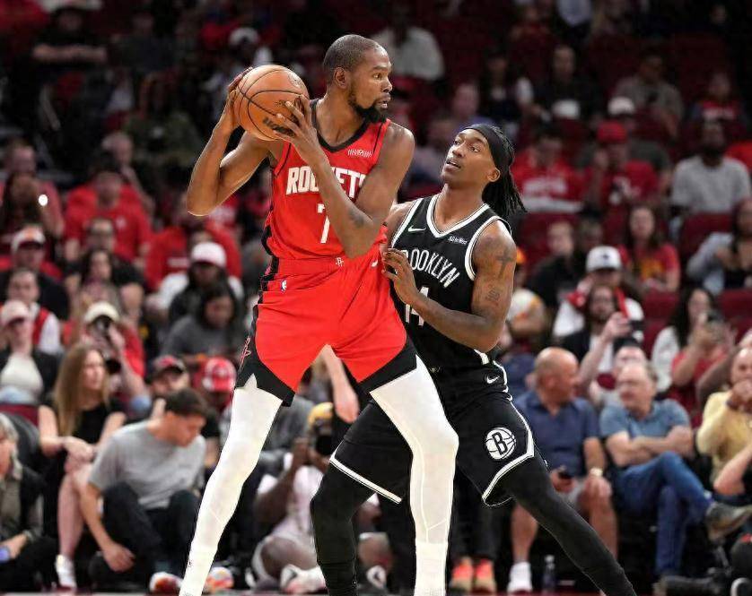 休斯敦火箭训练开放日，加时末段绝杀压哨引欢呼，CBA季后赛在即，轮换策略成焦点的简单介绍