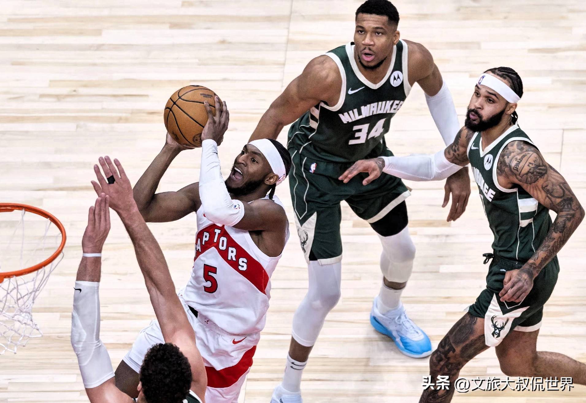 包含NBA季后赛集结日再迎强敌；北京国安远射贴柱；主帅态度——质疑声仍在；更衣室氛围转暖的词条