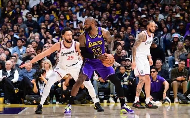 曼联内部会议纪要流出：国际比赛日豪取连胜，NBA季后赛使命明确，控场能力受关注的简单介绍